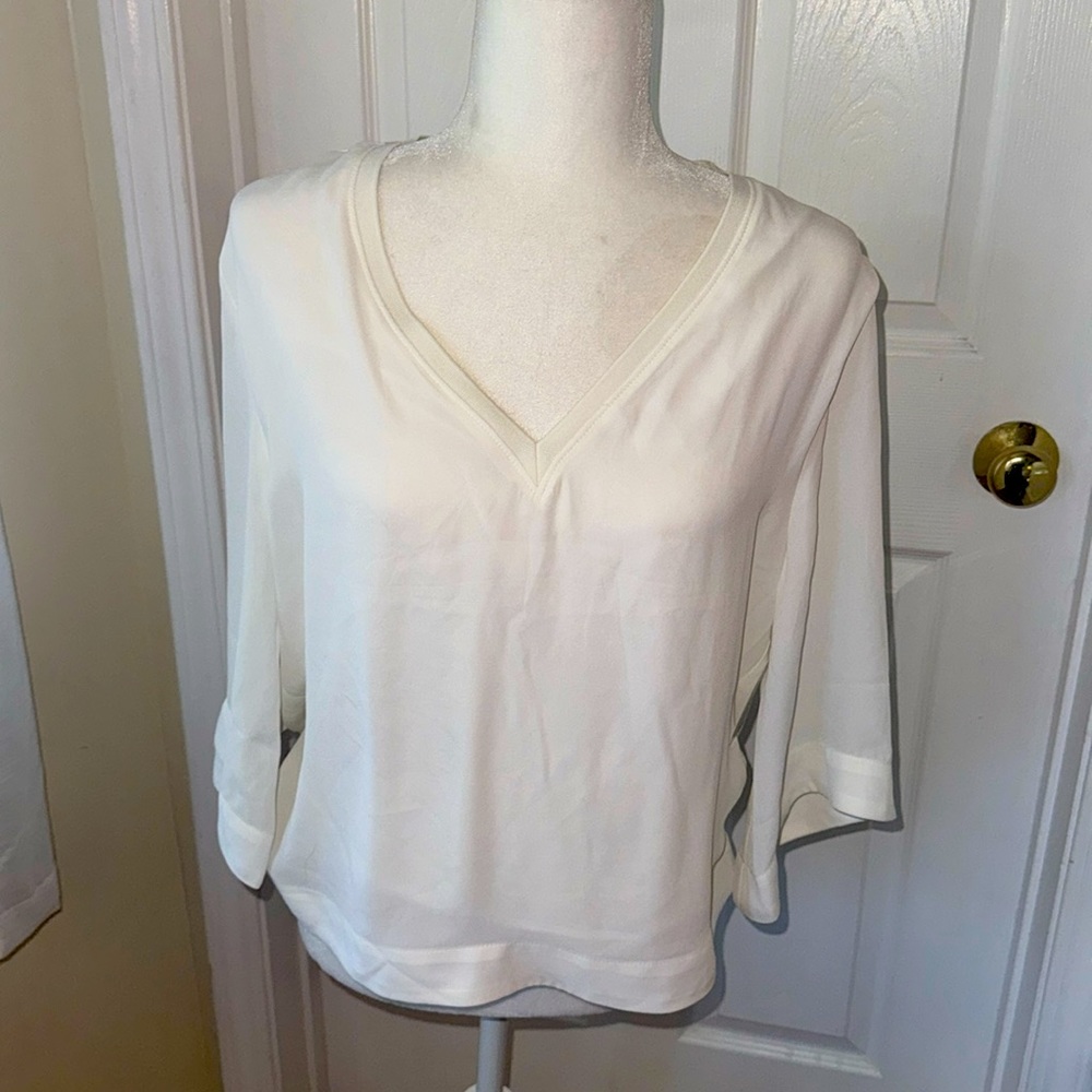 NWT Chelsea 28 white v neck mid sleeve top M